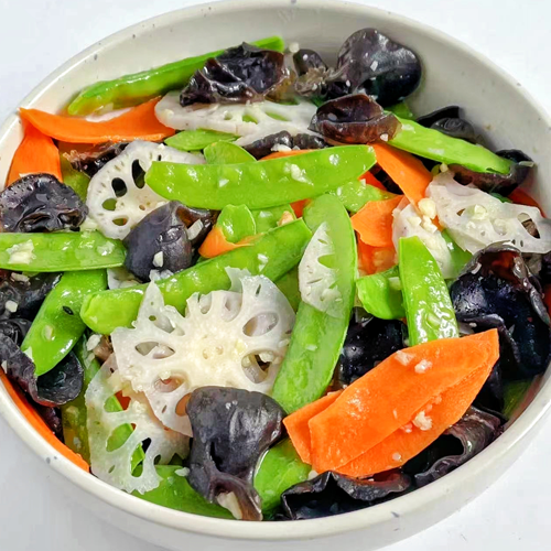 TIRABEQUES CON RAICES DE LOTU SALTEADO