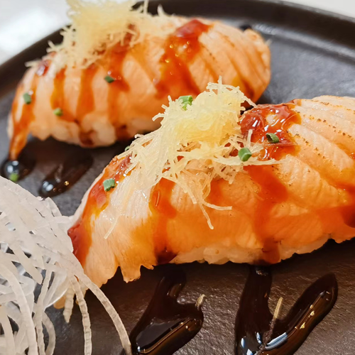 SALMÓN FLAMEADO CON SALSA TERIYAKI Y KATAIFI