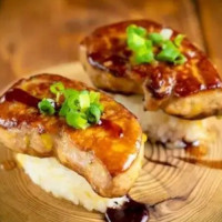 FOIE FLAMEADO CON CEBOLLA CARAMELIZADA