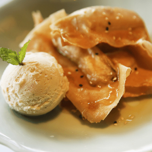 PLÁTANO FRITO CON HELADO