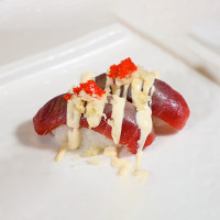 Atún balfegó con mayonesa picante, crujiente y tobiko